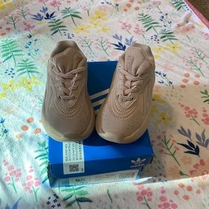 Toddler adidas never worn size 6